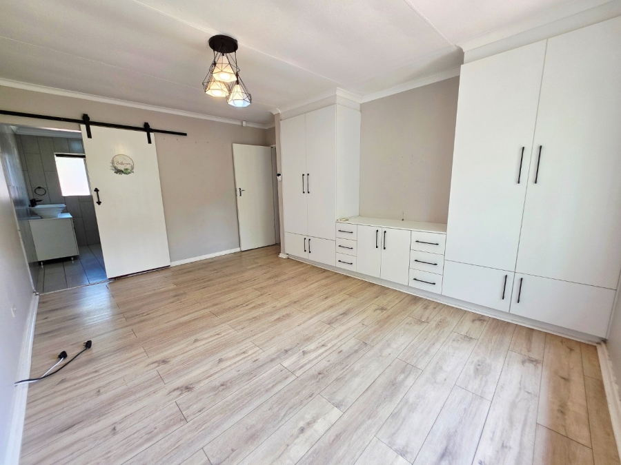 5 Bedroom Property for Sale in Pellissier Free State